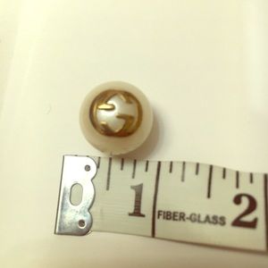 Gucci pearl button large